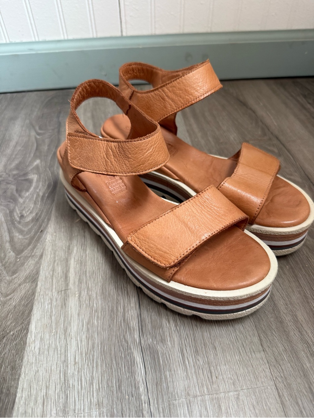 SPRING STEP SHOES women's hileman Playform sandal in camel